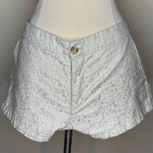 Abercrombie & Fitch White Floral Metallic Jacquard Shorts Size 6